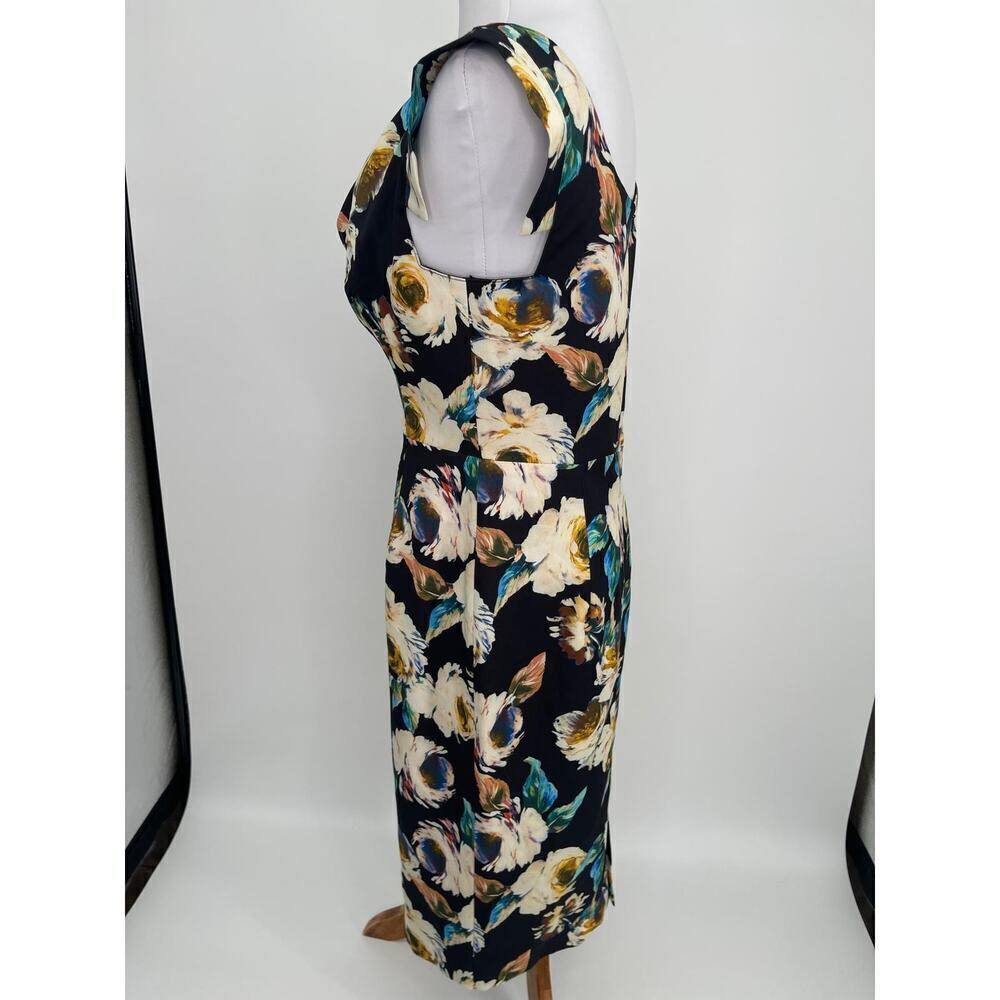 Black Halo Jackie O Sheath Holographic Floral Print
Black Knee Length Dress 6 - Picture 4 of 10